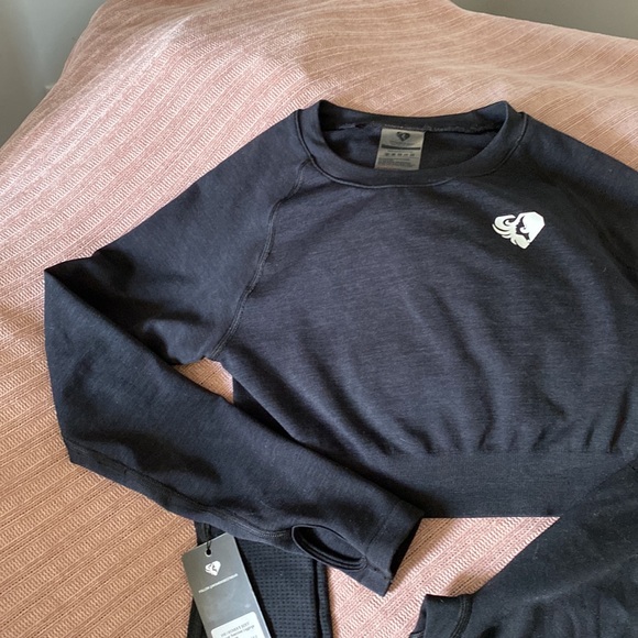 Womens Best Workout Gear ( top M - bottoms L ) - Picture 2 of 6